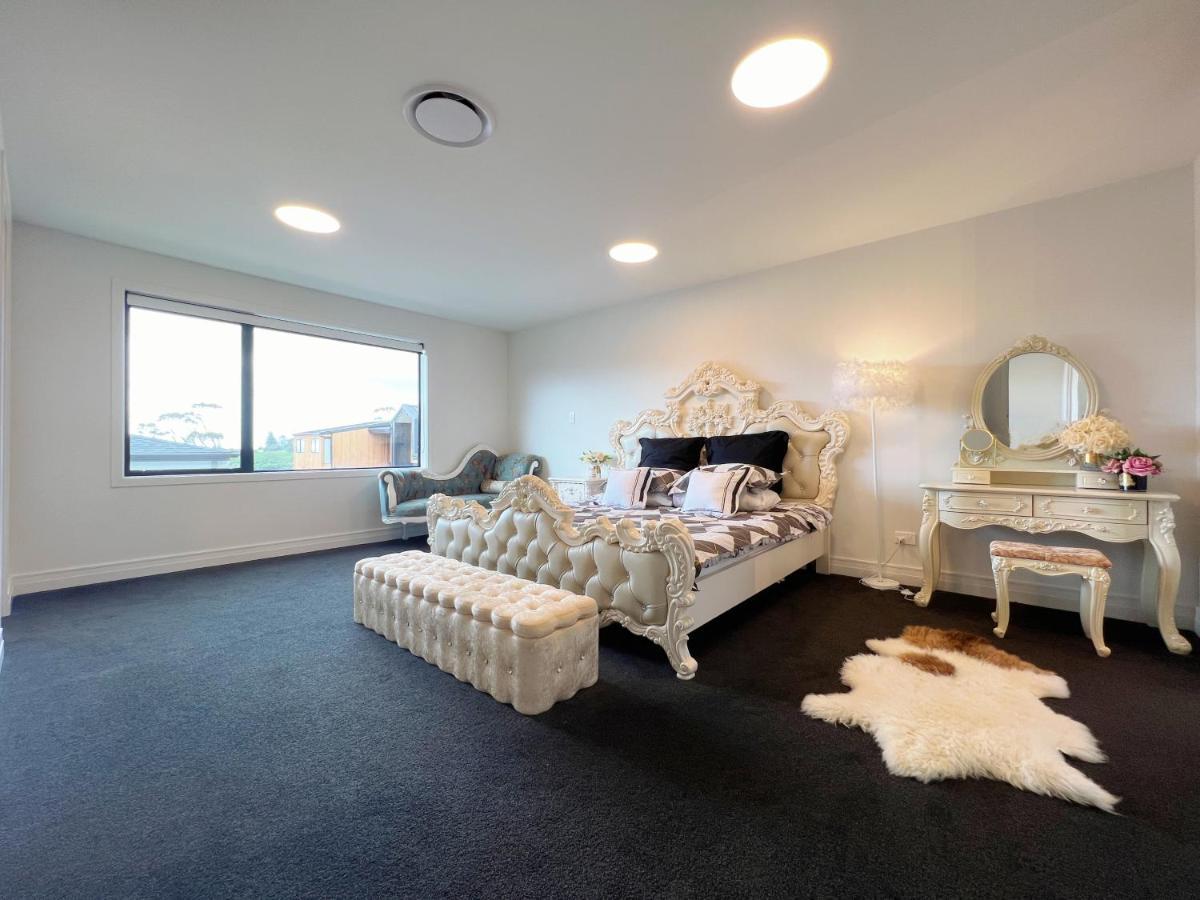 Вилла Elegant Beach House In Long Bay Окленд Экстерьер фото