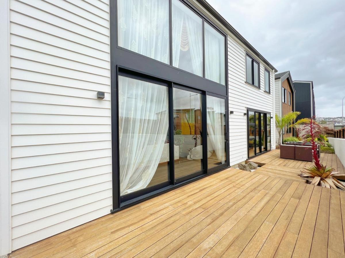 Вилла Elegant Beach House In Long Bay Окленд Экстерьер фото